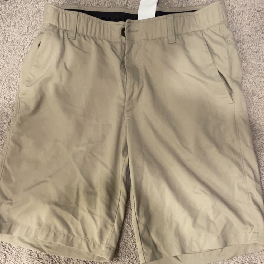 Under Armour khaki golf shorts
